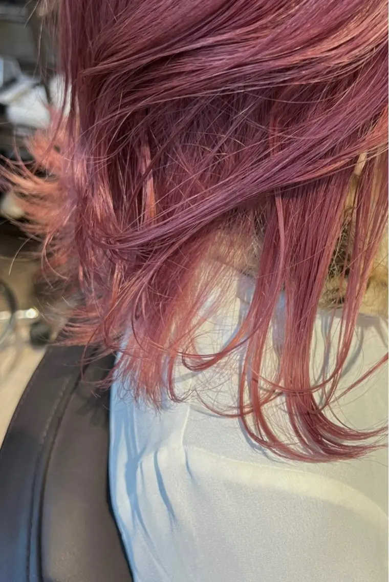 ミディアム カラー ヘアアレンジ ベージュカラー ピンクカラー ピンクベージュ 暗髪カラー🫐パーマ おくだりんかのヘアスタイル