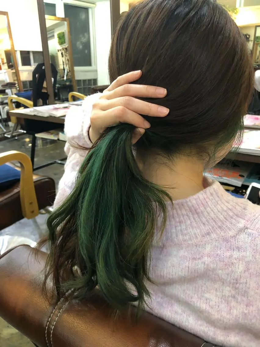 ロング カラー ブリーチ エメラルドグリーン 【艶髪×韓国風】 毛流れ職人 RYOのヘアスタイル