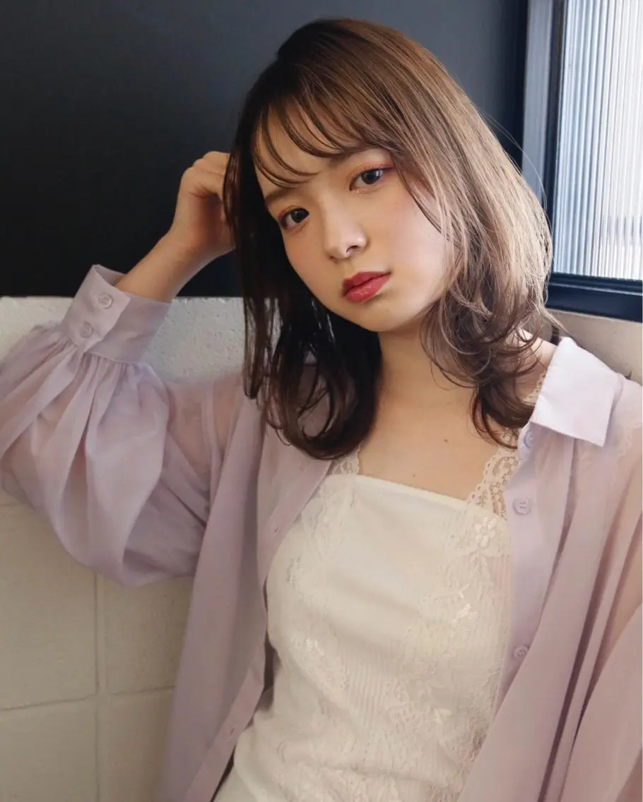 ミディアム レイヤーカット 外ハネヘア ヘアカラー トリートメント Ebihara Satomiのヘアスタイル