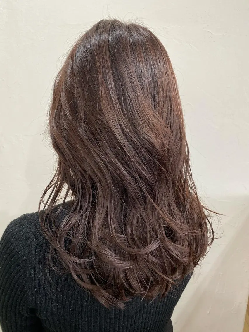 セミロング カラー ヘアアレンジ ベージュカラー 透明感カラー ラベンダーカラー ラベンダーベージュ 暗髪カラー🫐パーマ おくだりんかのヘアスタイル