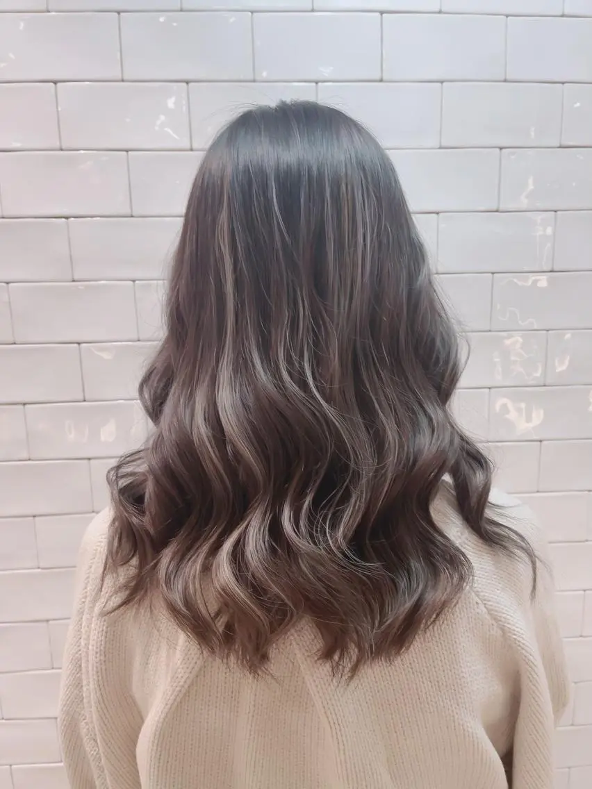 ロング カラー ヘアカラー トリートメント emi/髪質改善/ 韓国風/艶カラーのヘアスタイル