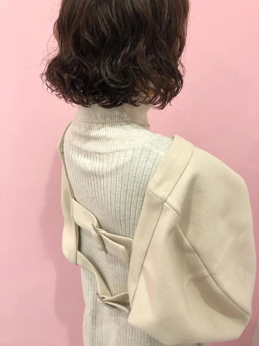 ショート カラー パーマ ボブ デジタルパーマ 岩田 萌那のヘアスタイル