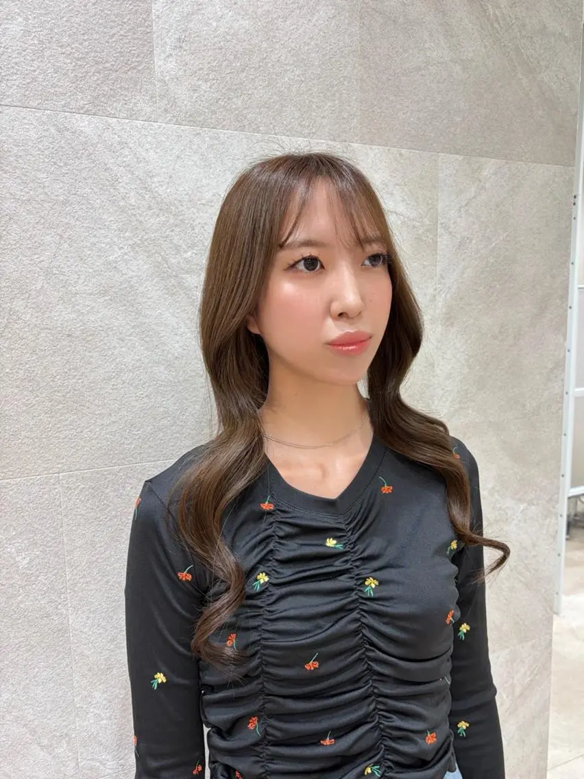 セミロング アッシュ 韓国ヘアケアブリーチ 莉奈のヘアスタイル