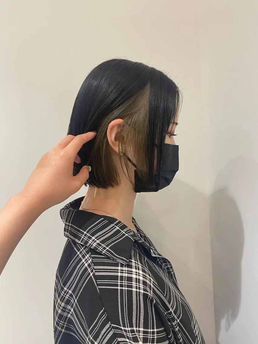 ショート カラー イヤリングカラー yunica Momokaのヘアスタイル