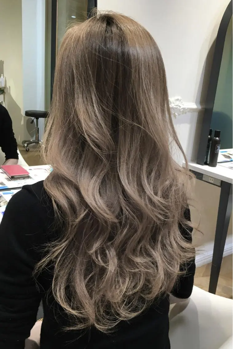 ミディアム セミロング ロング カラー アッシュ ホワイトアッシュ 酸性縮毛矯正のプロ 杉山玲介のヘアスタイル