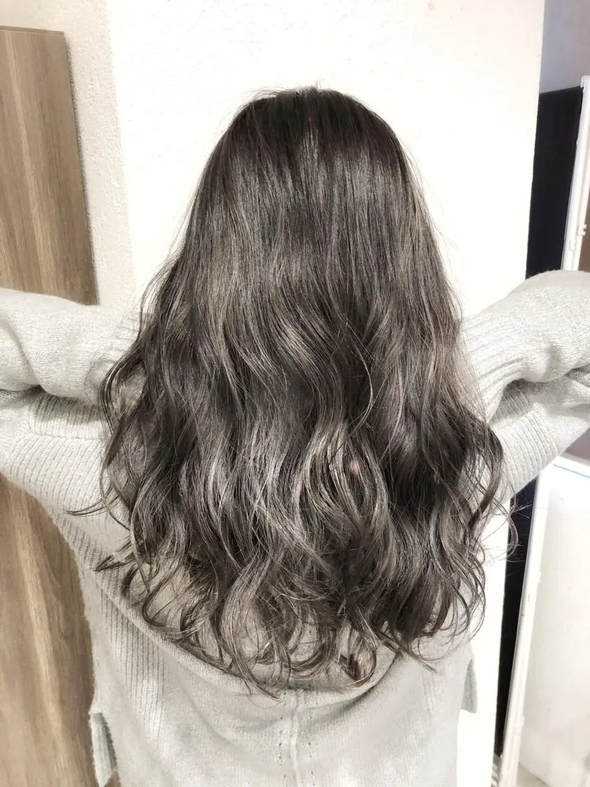 ロング カラー シルバー biscohair 髪にドラマを。のヘアスタイル