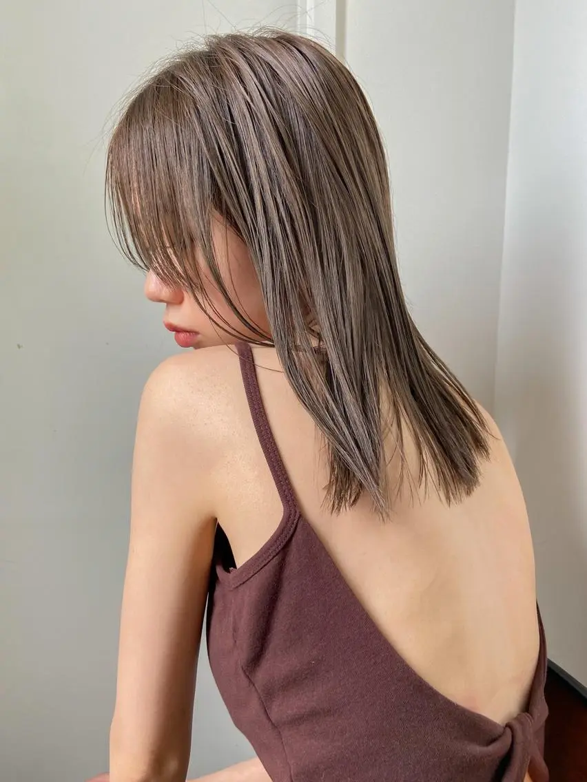 セミロング カラー グレージュ ヘアカラー トリートメント 岡本康平/ボブ/ブリ ーチ/酸性ストレートのヘアスタイル