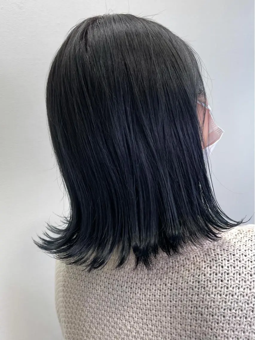 ミディアム カラー 黒髪 ブルーカラー ブルーブラック Kamie みかじりのヘアスタイル