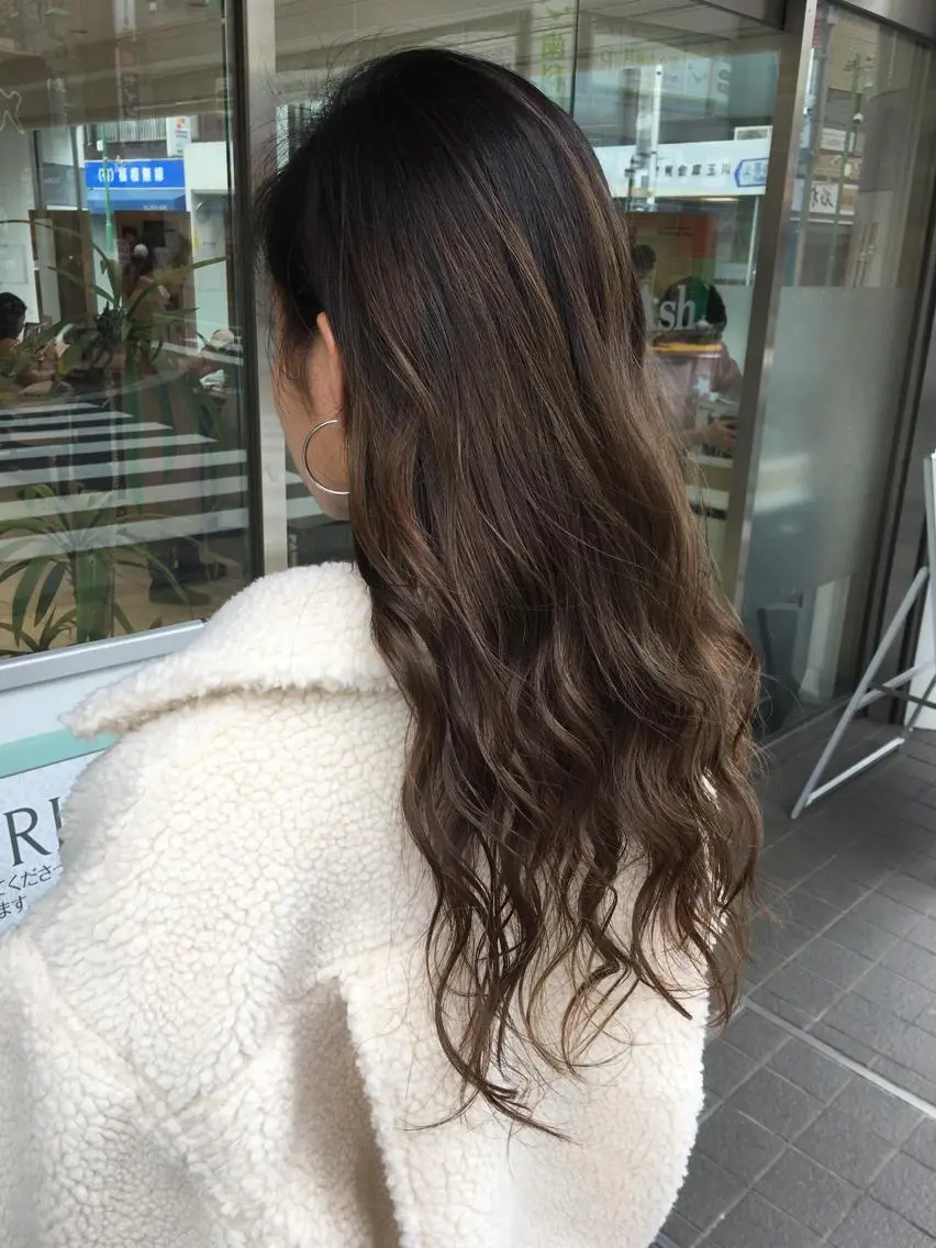 ロング カラー バレイヤージュ グレージュ レイヤーカット 寺内 紳悟のヘアスタイル