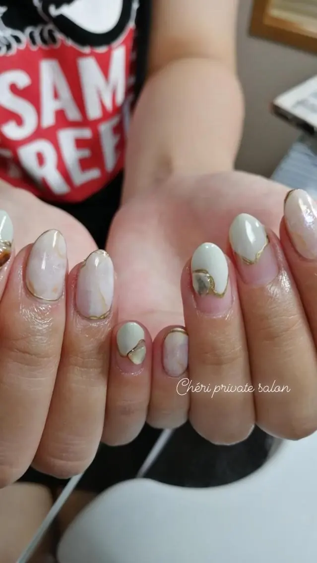 ネイル 大理石ネイル(マーブル) ニュアンスネイル ホワイト Chérinail 爪のお手入れのネイルデザイン