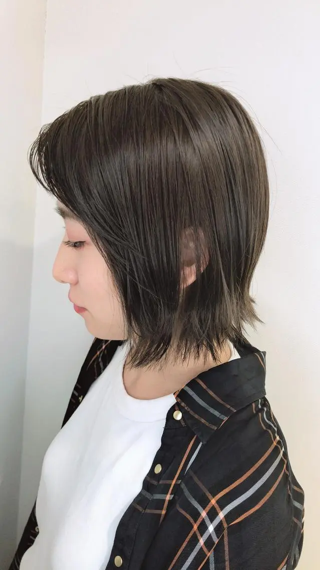 ミディアム カラー ウルフカット／吉村 桃子のヘアスタイル