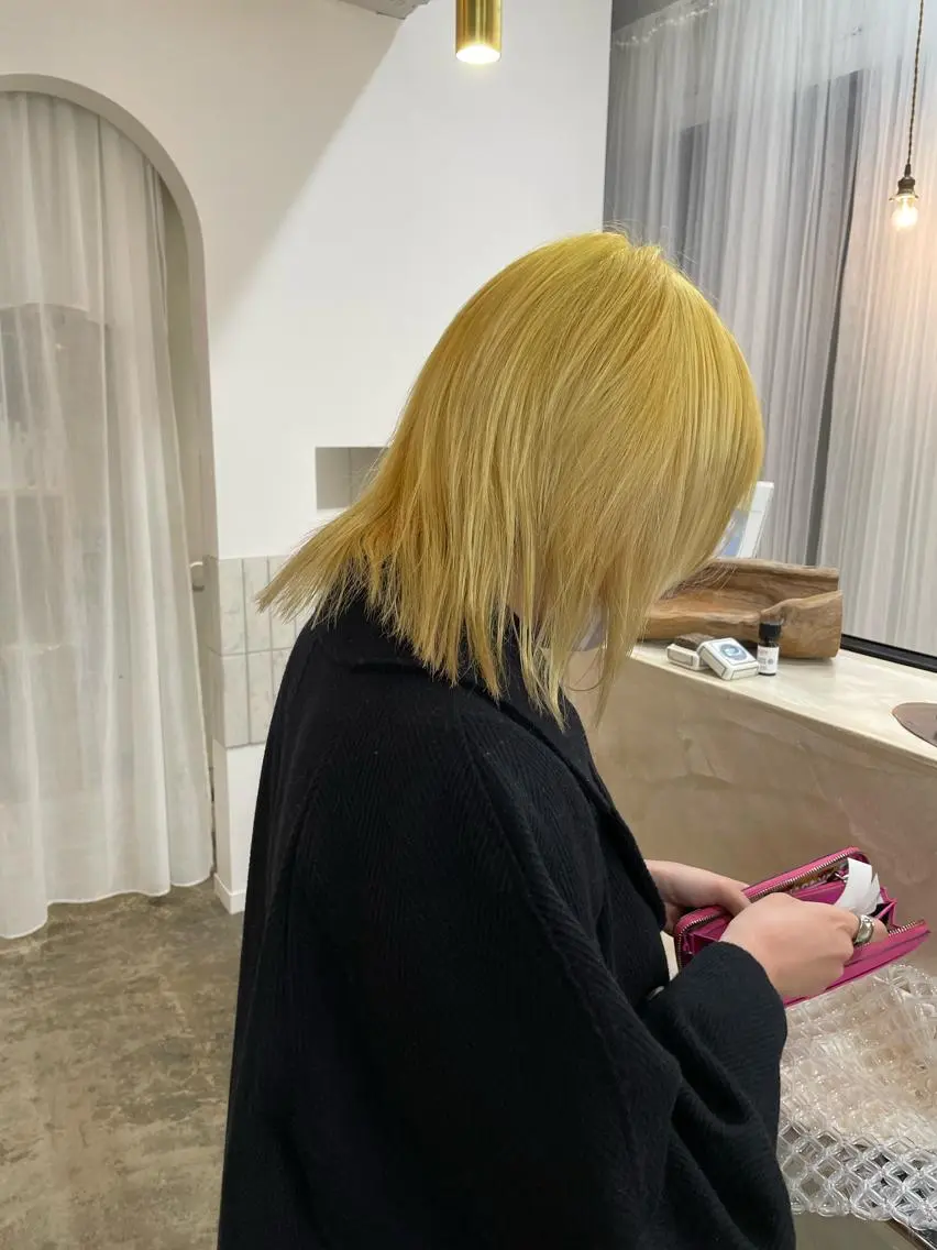 ミディアム イエローカラー スギヤマ ショウゴのヘアスタイル