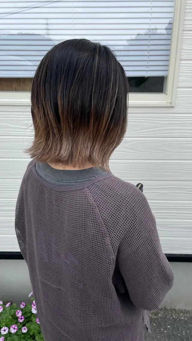ミディアム カット ヘアカラー ビヨウシツトリコ よねたにみなのヘアスタイル