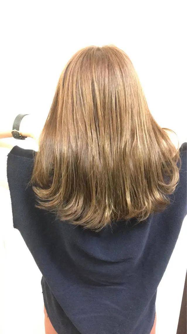 セミロング カラー ヨシダ トオルのヘアスタイル