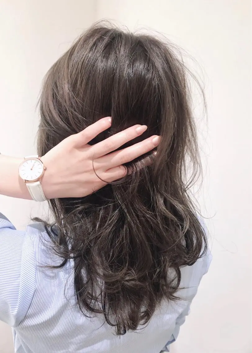 セミロング アッシュ 髪質改善お任せ ください♪ひとみのヘアスタイル