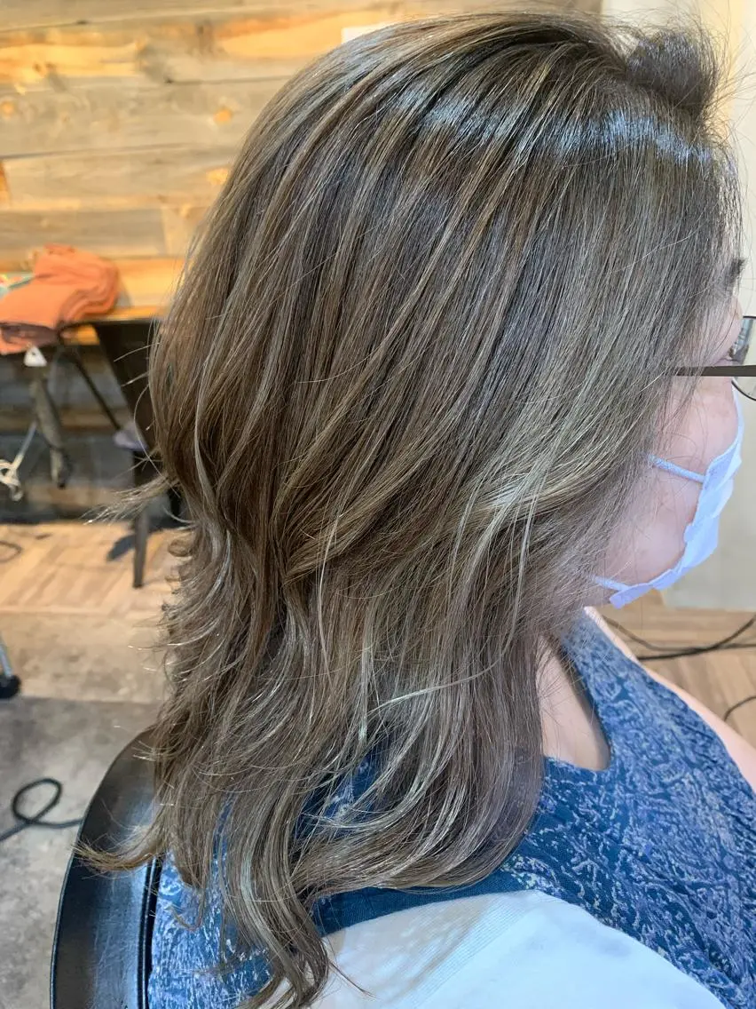 ロング ハイライト ロング カット ヘアカラー トリートメント 山本 みきのヘアスタイル