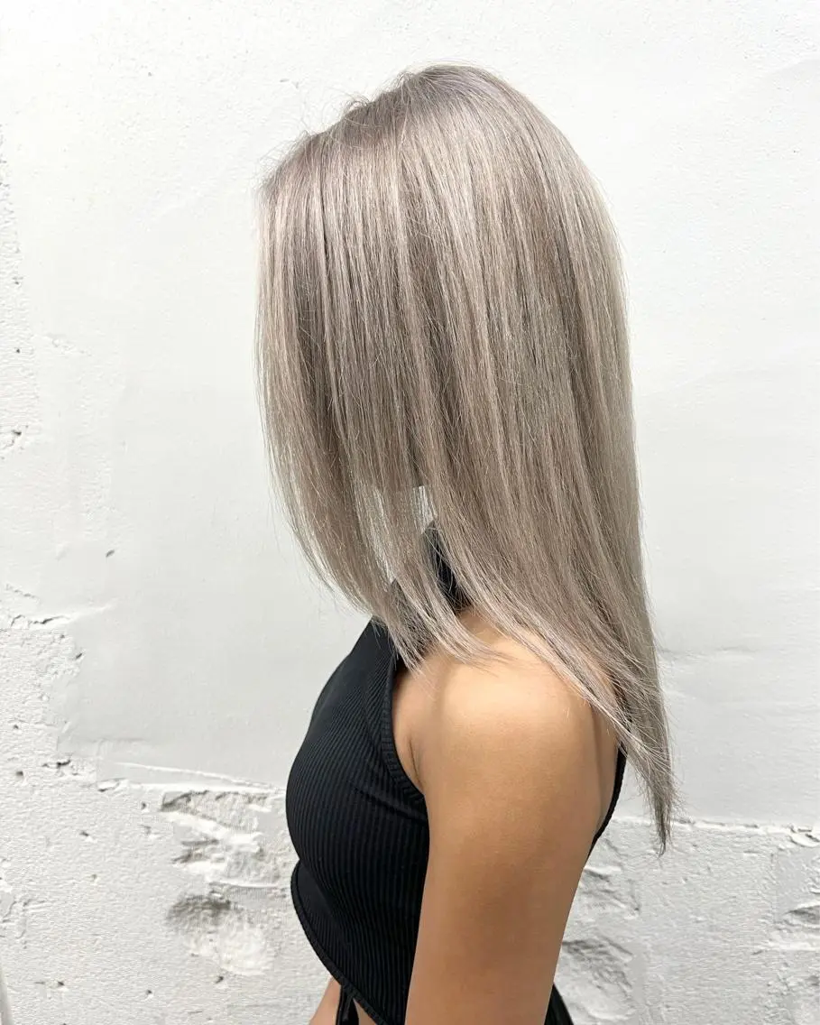 セミロング カラー ヘアアレンジ ハイトーンカラー 🎨カラー満足度 500%💫ヅル💫のヘアスタイル