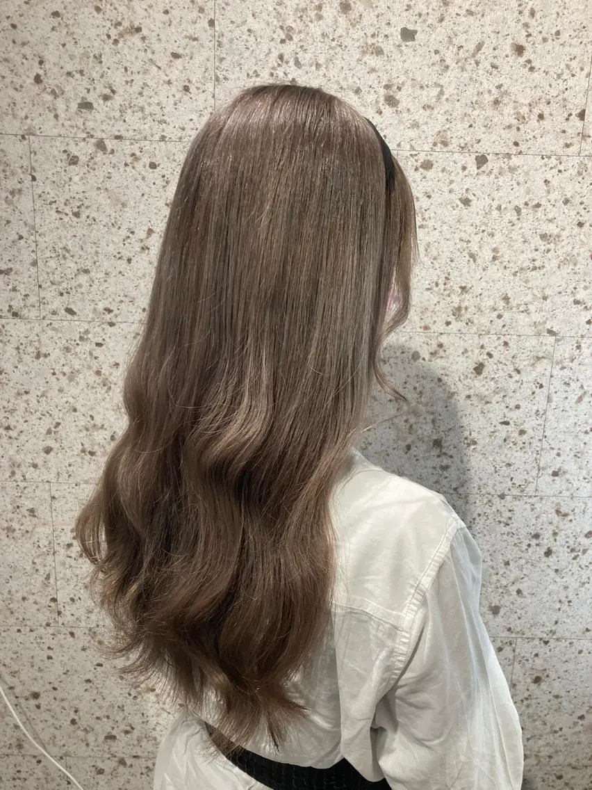 セミロング カラー ブリーチ ケアブリーチ カット ヘアカラー トリートメント 髪質改善.縮毛矯正 ×韓国ヘアyukiのヘアスタイル