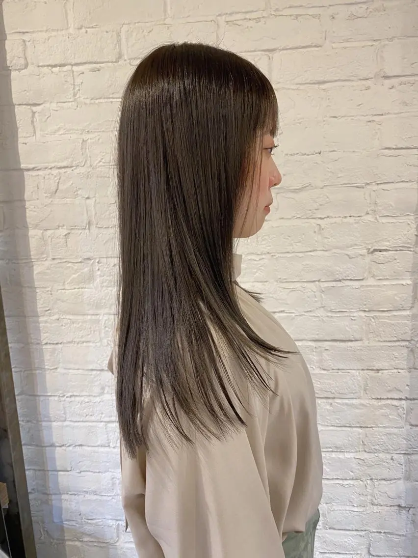 セミロング カラー グレージュ 吉田 光佑のヘアスタイル