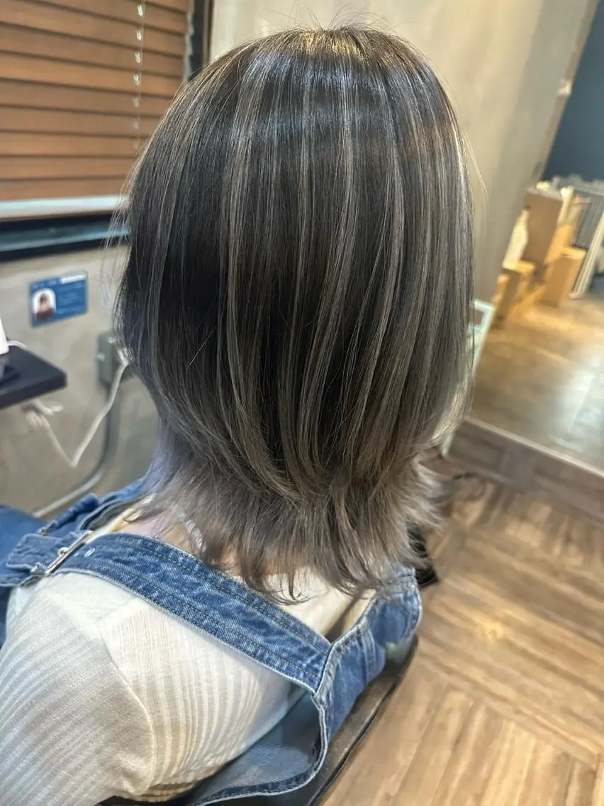 ミディアム カラー バレイヤージュ レイヤーカット La fith 店長 城谷颯人のヘアスタイル