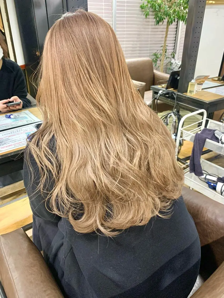 ミディアム カラー ベージュカラー グレージュ レイヤーカット カット ヘアカラー トリートメント ARCANAブリーチ ダブルカラー🌟原宿のヘアスタイル