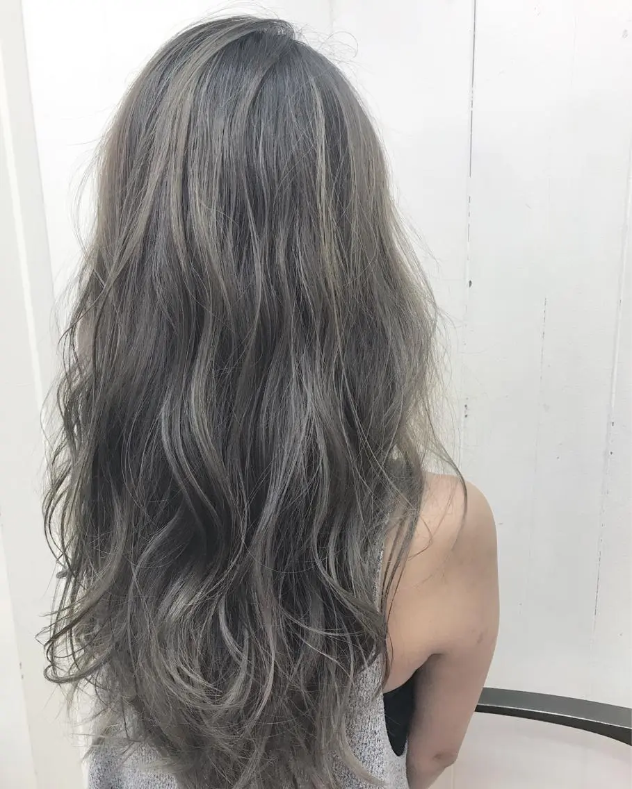 セミロング カラー アッシュ ハイライトカラー ハイライト ヘアカラー トリートメント 🌿大人かわいいヘア 🌿Ayahaのヘアスタイル