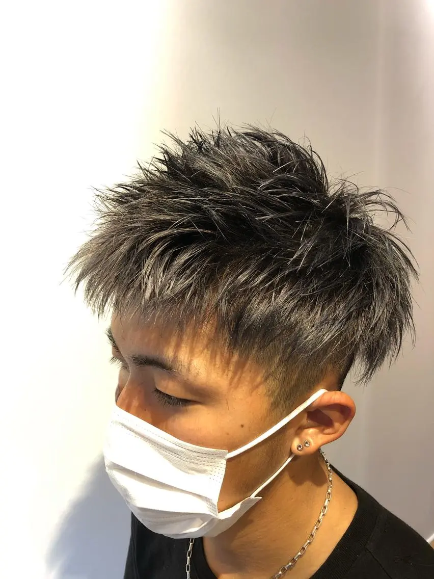 カラー ブリーチ シルバー メンズヘア⚜️志村 哲也⚜️のヘアスタイル