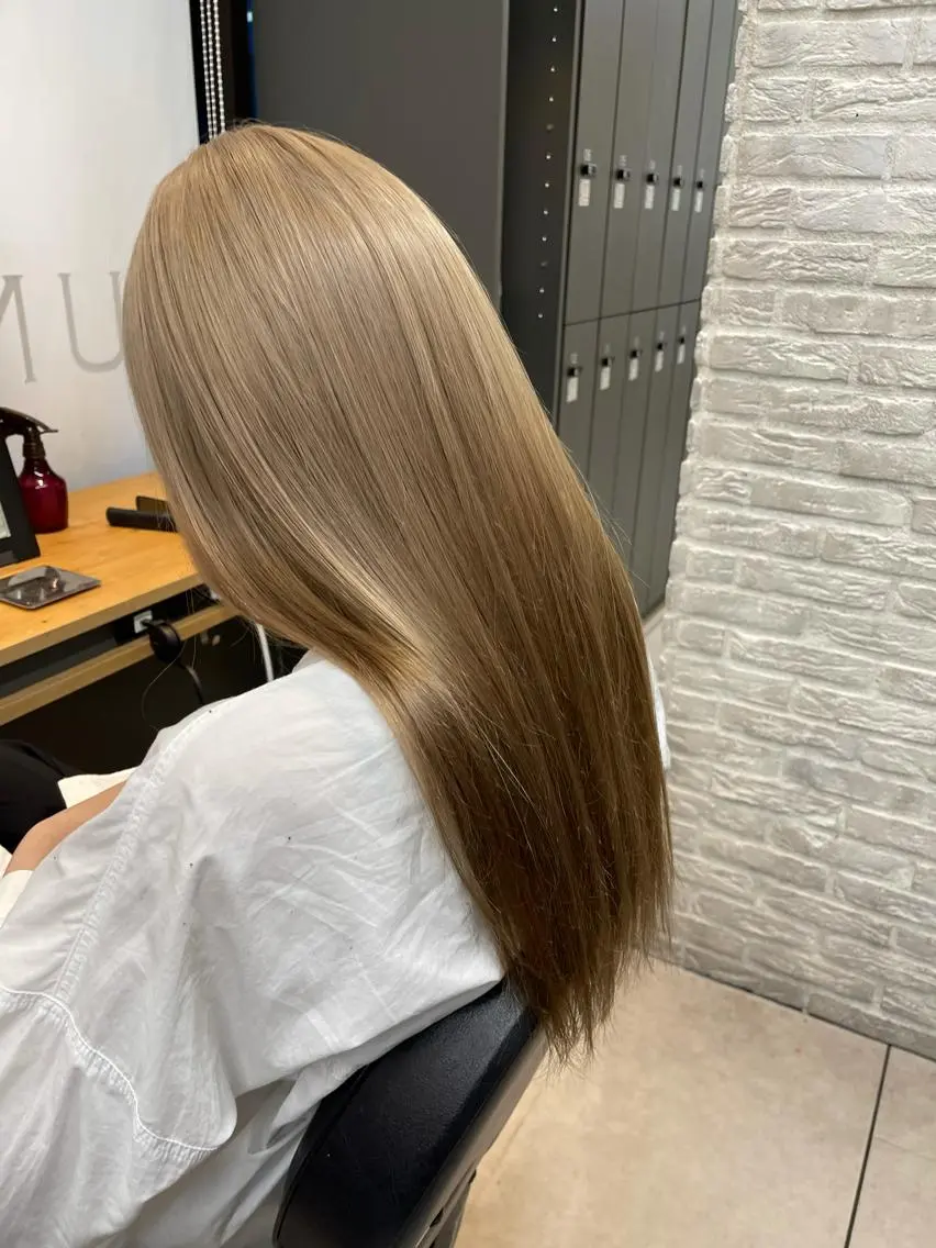 ロング カラー 韓国レイヤー×艶髪 ハイトーンRyukiのヘアスタイル