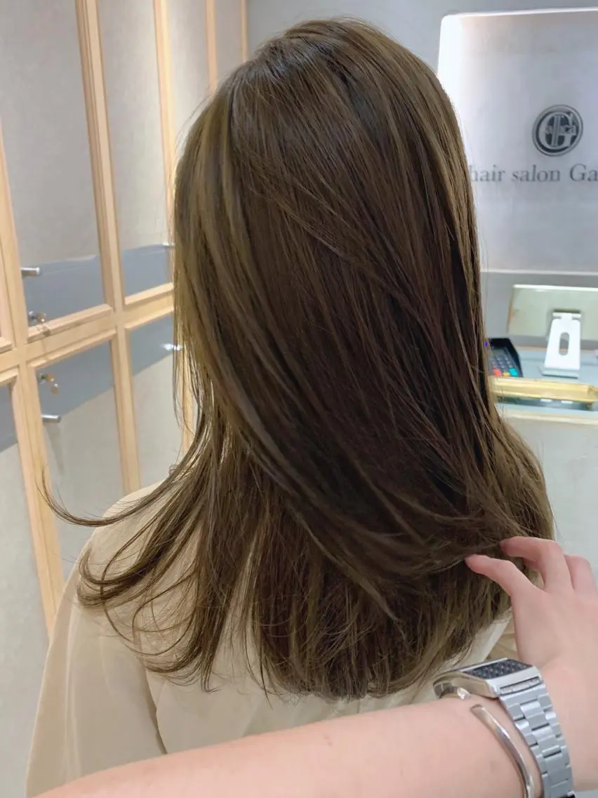 セミロング カラー ベージュカラー オリーブベージュ チバ タクミのヘアスタイル