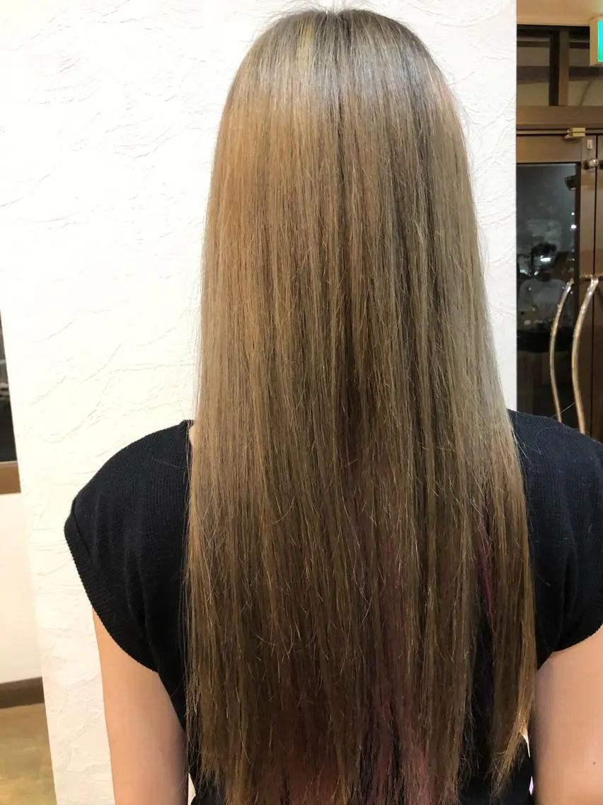 ロング カラー ブリーチ トリートメント 佐治 梨乃のヘアスタイル