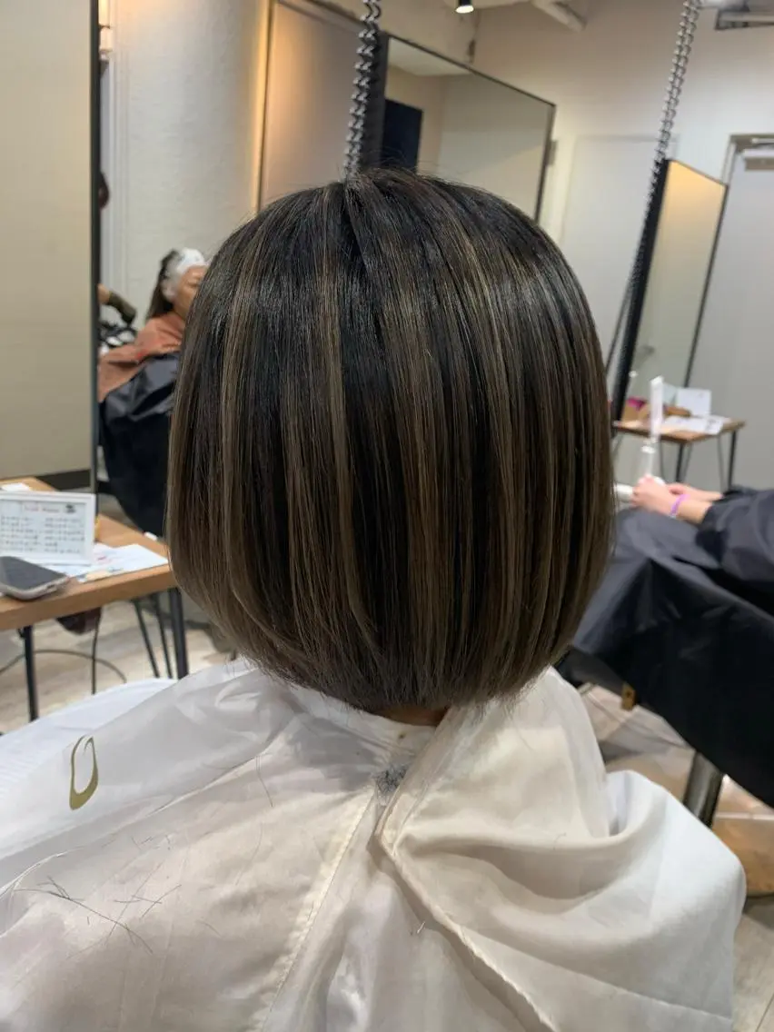 ショート カラー バレイヤージュ ブリーチ レイヤーカット ブリーチ特化/ハイト ーン/ホワイトカラーのヘアスタイル