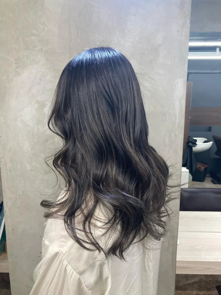 セミロング カラー シルバー ヘアカラー ブリーチ&似合せボブ 田中寛十のヘアスタイル