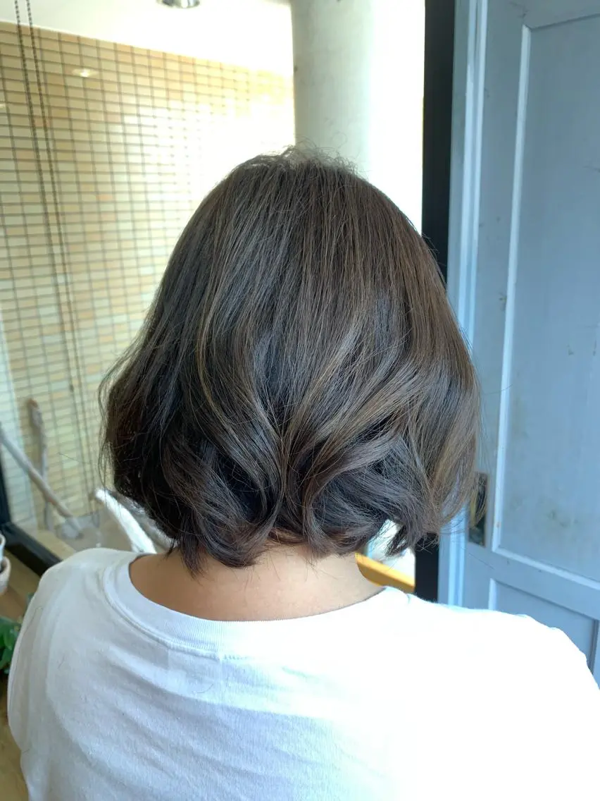 ミディアム カラー ブルーカラー ブルージュ ツキダテ ユイのヘアスタイル