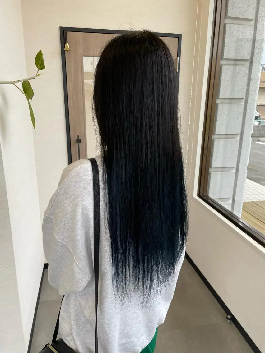 ロング カラー ブリーチ ブルーカラー トリートメント RONDEL 伽那のヘアスタイル