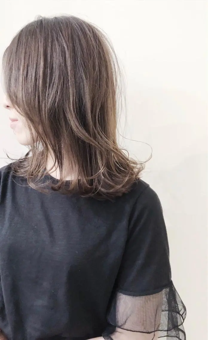 ミディアム カラー 宮原 佳苗のヘアスタイル