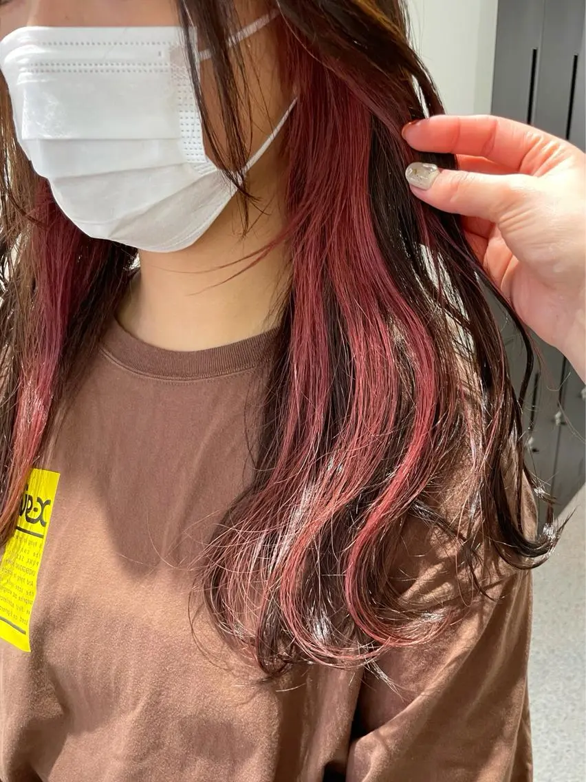 ロング カラー イヤリングカラー インナーカラー ピンクカラー ブリーチ/ハイトーン 艶カラー/ユリナのヘアスタイル
