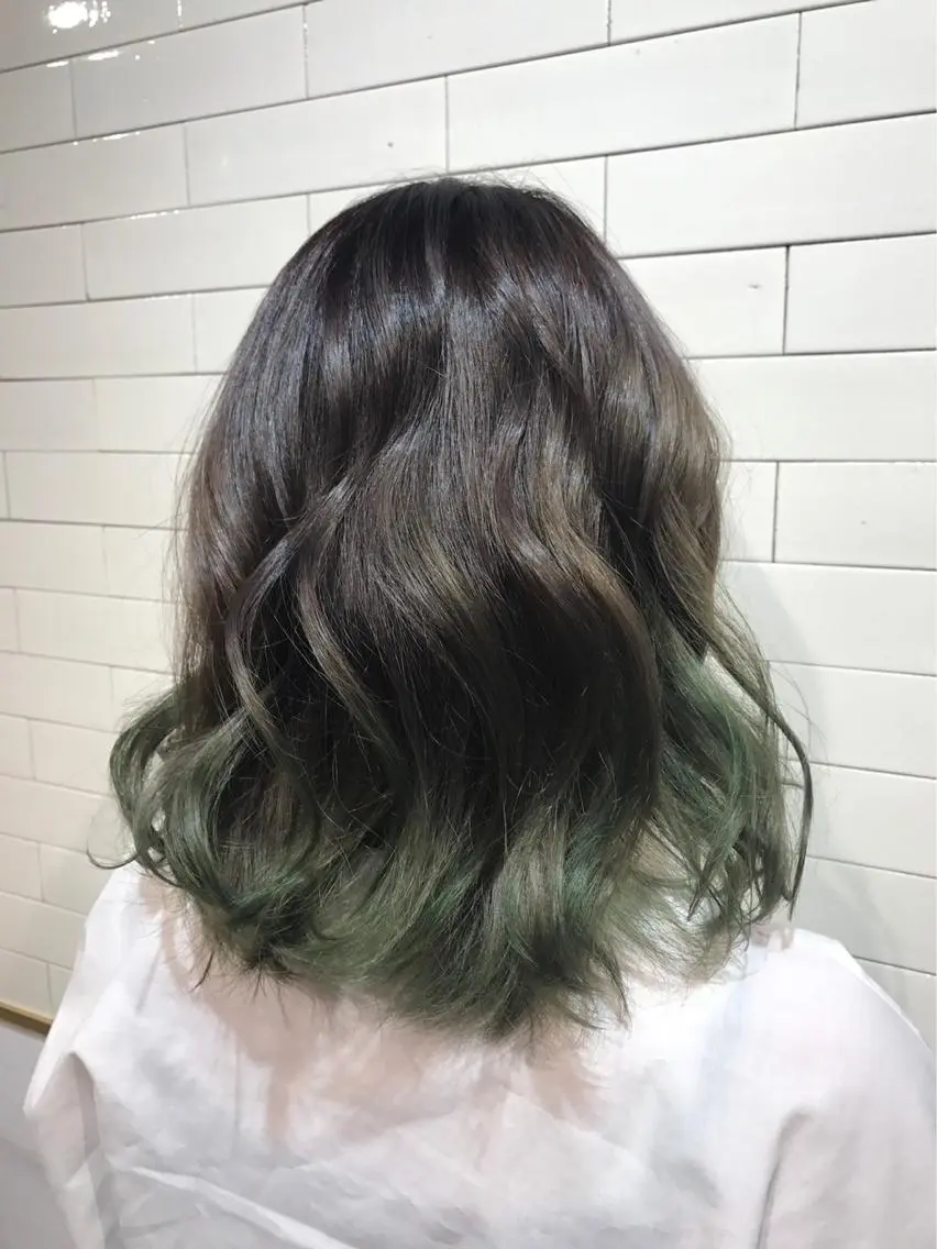 カラー 西田 愛華のヘアスタイル