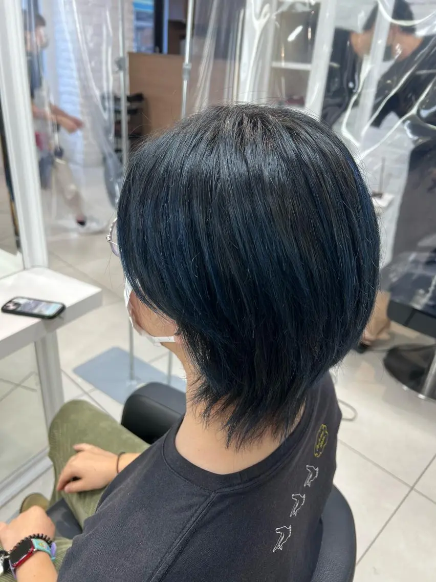 ショート カラー メンズ メンズブリーチ メンズハイライト ブリーチ ブルーカラー ブルージュ カット ヘアカラー トリートメント 【暖色カラー特化】 中山由梨のヘアスタイル