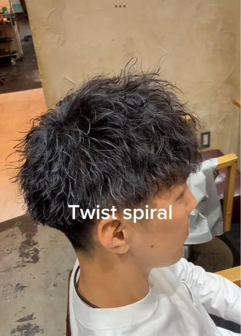パーマ メンズ メンズパーマ ツイストスパイラルパーマ スパイラルパーマ カット パーマ メンズ特化/パーマ/ フェードWATARUのヘアスタイル
