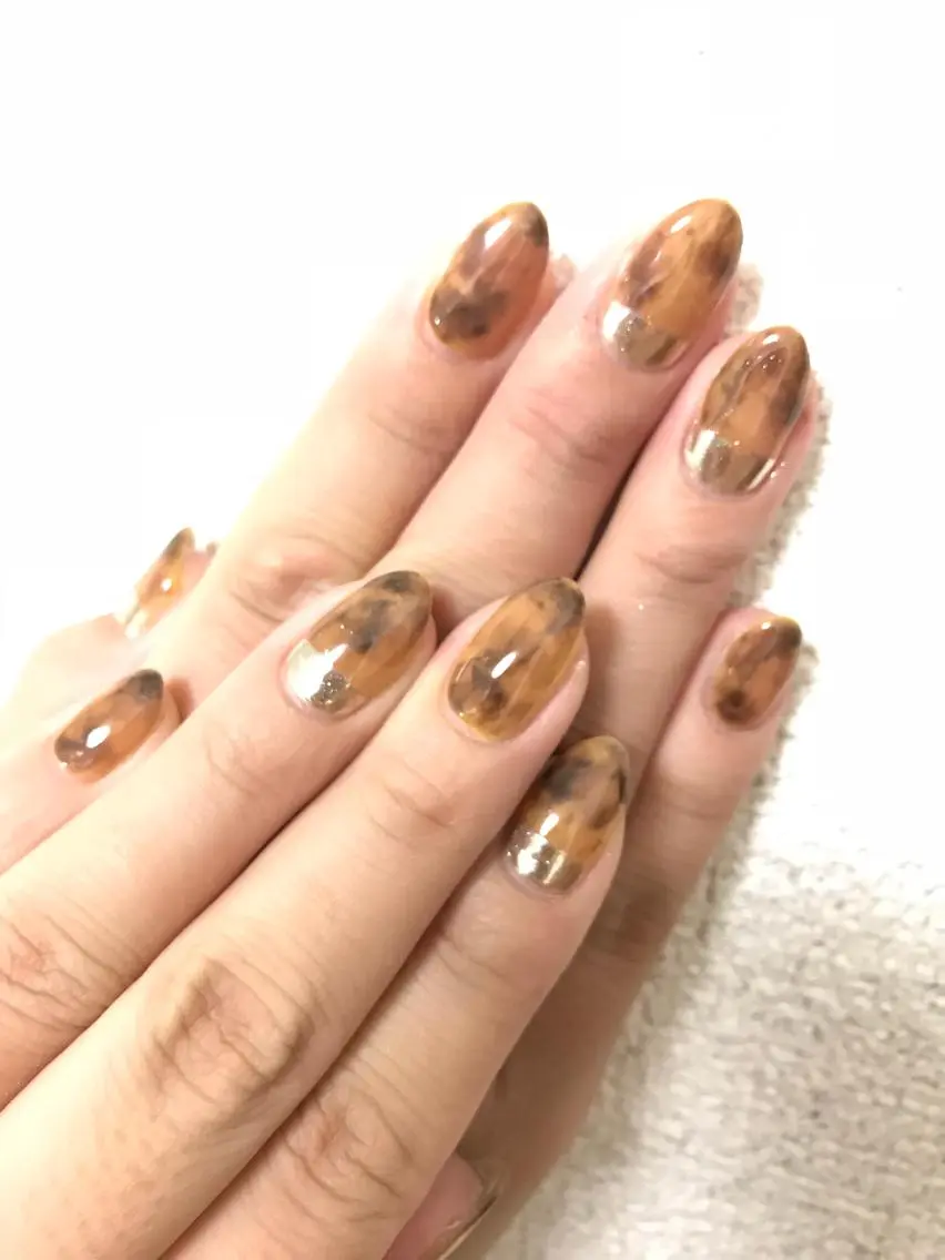 ミディアム カラー パーマ ヘアアレンジ ネイル マツエク・マツパ べっ甲ネイル ミラーネイル Sunny side nailのネイルデザイン