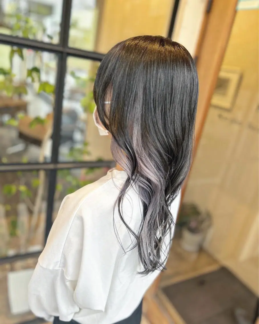 ロング カラー 黒髪 ブリーチ イヤリングカラー 井上 花音のヘアスタイル