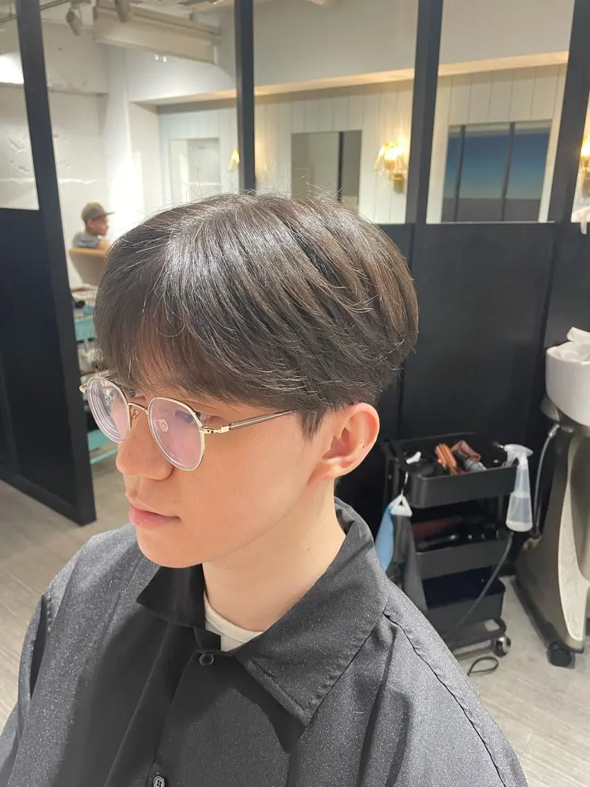 ショート パーマ メンズ センターパート ダウンパーマ カルマパーマ メンズ韓国風 韓国マッシュ カット パーマ key キーのヘアスタイル