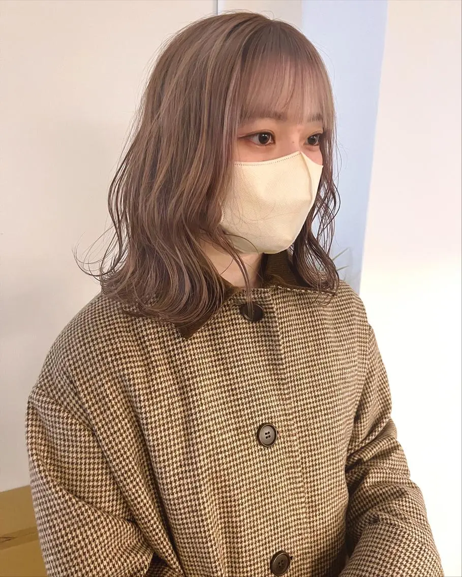 ミディアム カラー ベージュカラー ブリーチ ダブルカラー ミルクティーベージュ RAIMA ケアハイトーンのヘアスタイル