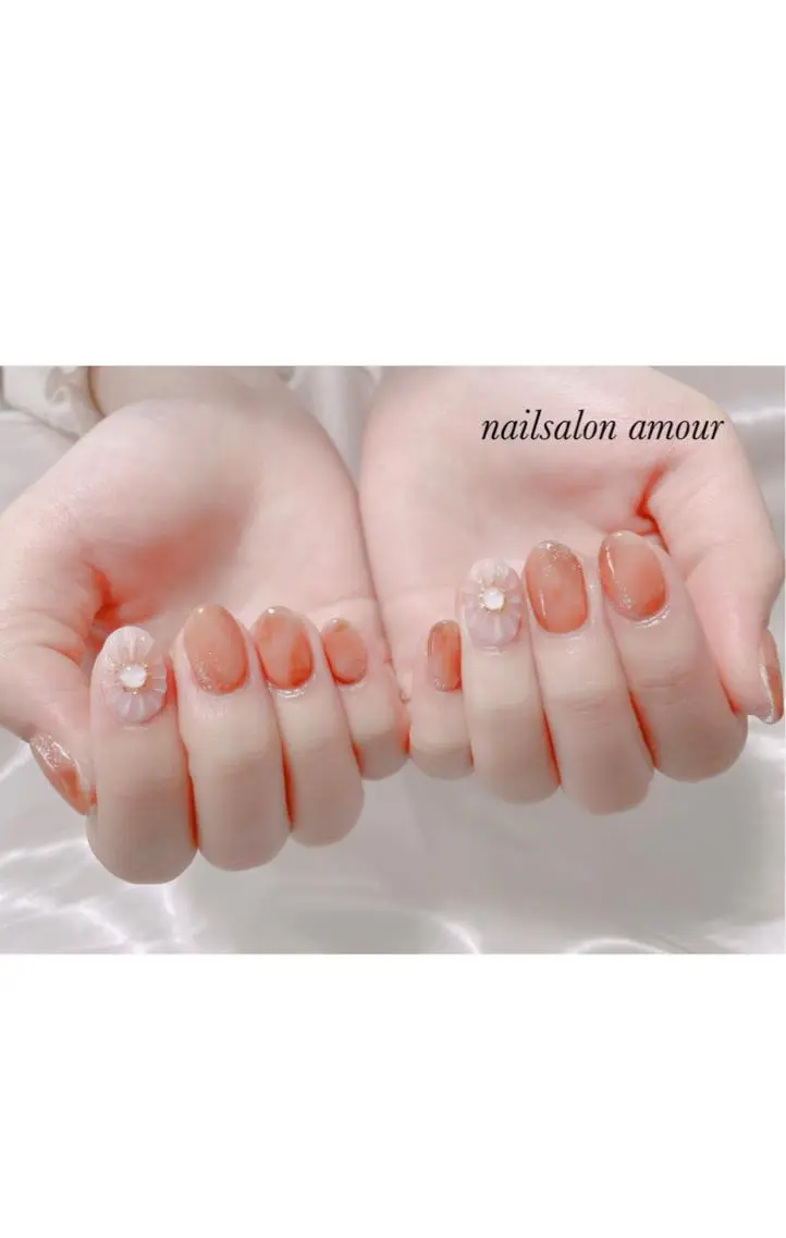 ネイル フラワーネイル ホログラムネイル ぷっくりネイル ストーンネイル nailsalon ♡amour♡のネイルデザイン