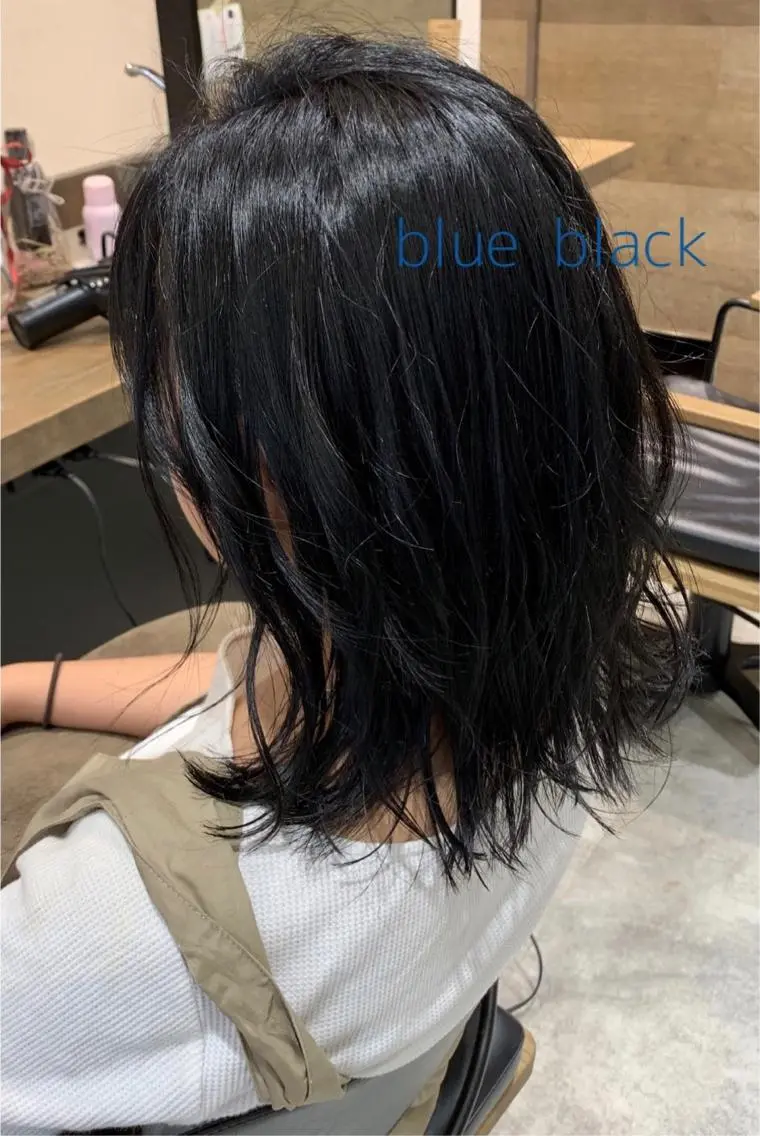 ミディアム カラー ヘアアレンジ 黒髪 ブリーチ ブルーカラー ブルーブラック カット ヘアカラー トリートメント 似合わせレイヤー/ 美髪縮毛矯正/ミナエのヘアスタイル