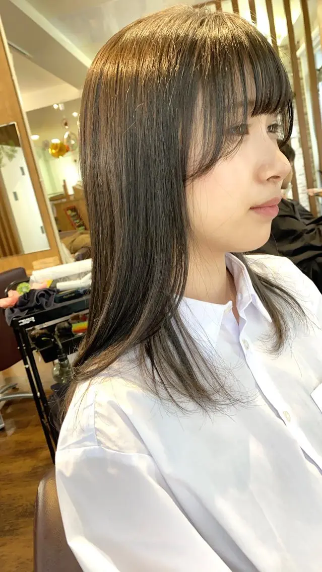 ロング カラー 黒髪 グレージュ 三浦 健太郎のヘアスタイル