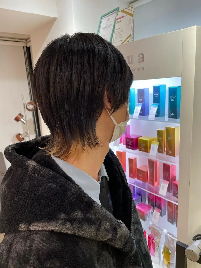 カラー メンズ 渡部凌我 小顔ウルフ ハイトーンカラーのヘアスタイル