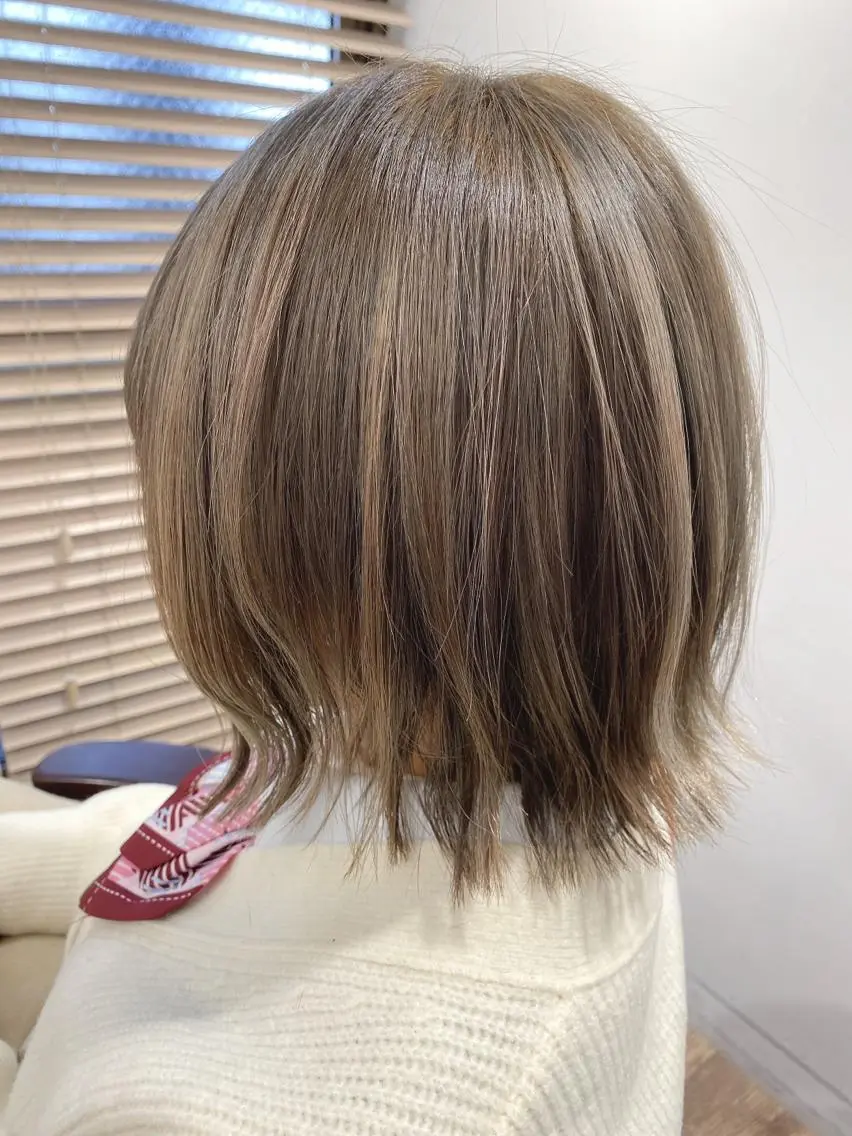 ミディアム カラー グレージュ ハイライトカラー ボブ ハイライト ヘアカラー トリートメント ハイライト⭐️上野 高広のヘアスタイル