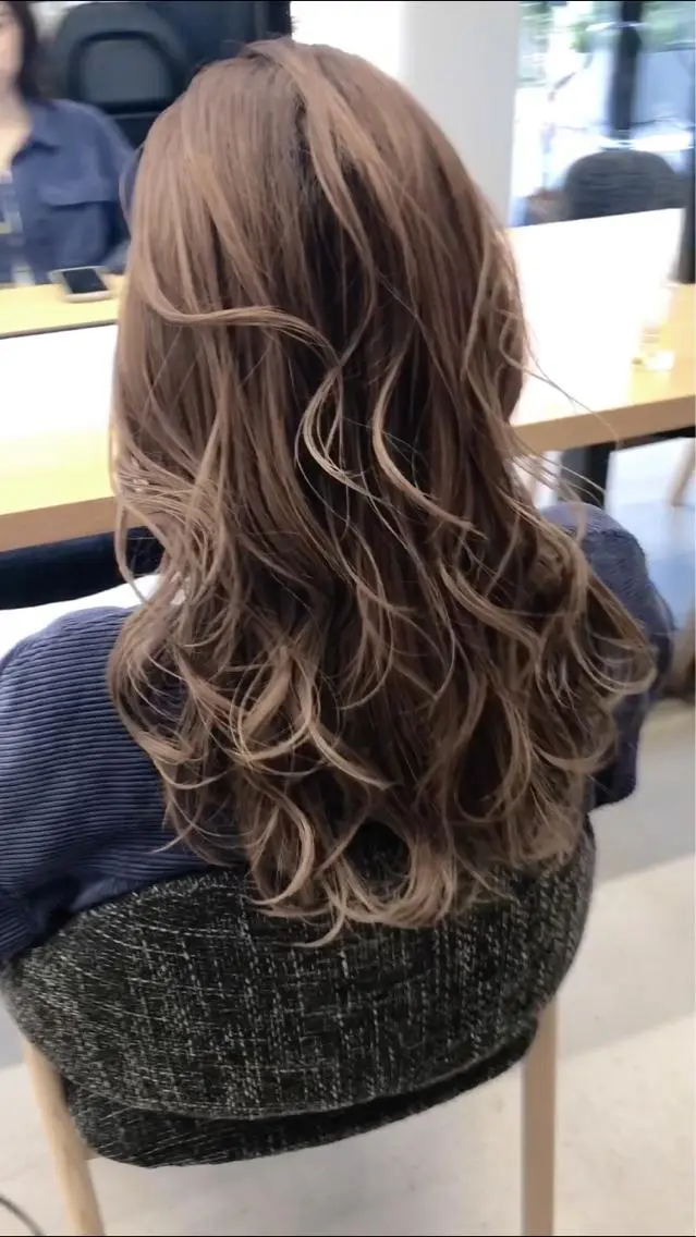 ロング カラー バレイヤージュ レイヤーカット クドウレイ fifth神南のヘアスタイル