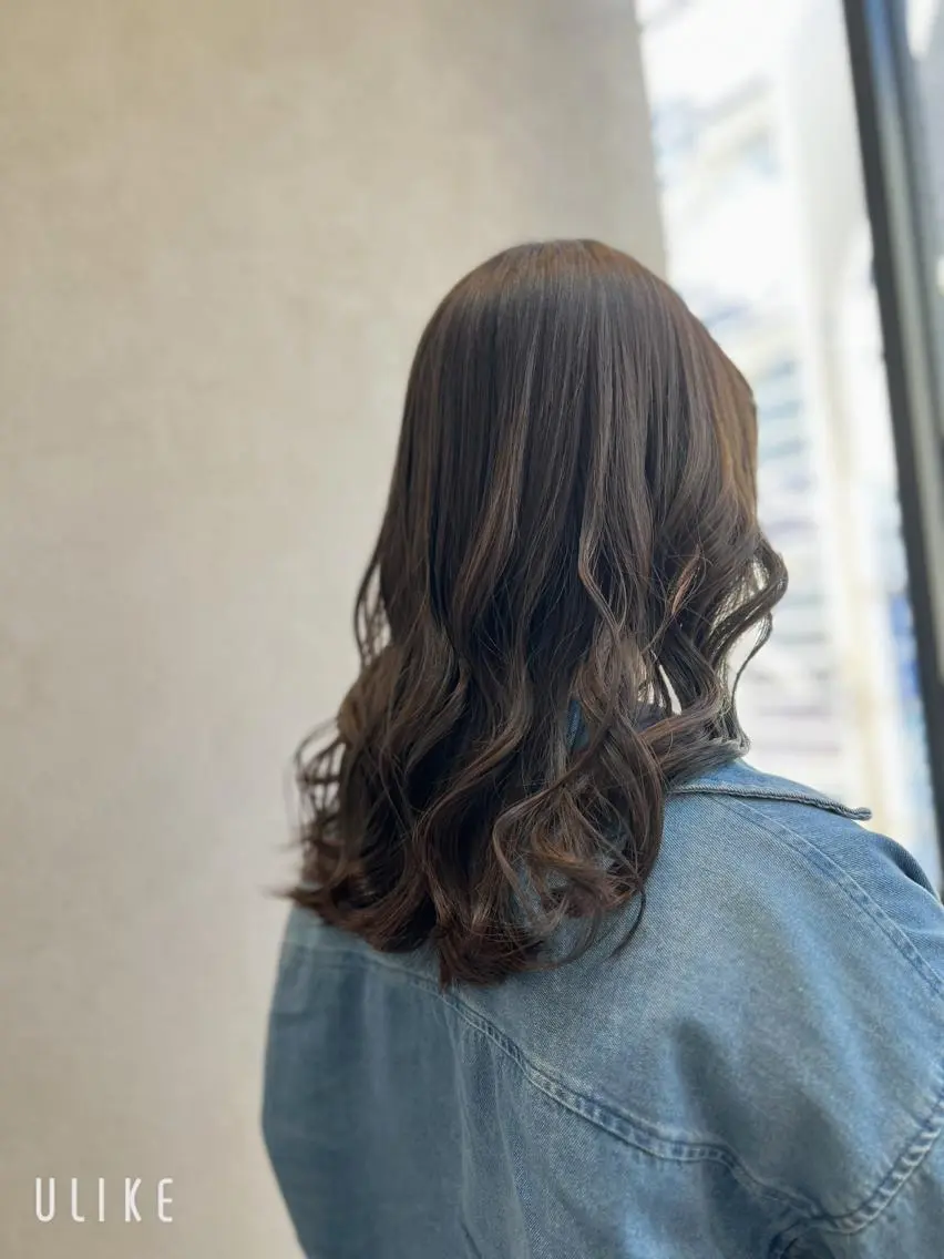 ロング カラー バレイヤージュ 黒髪 ブリーチ ブルーカラー ブルーブラック ヘアカラー トリートメント "今"だけでない美髪 KOTOMIのヘアスタイル
